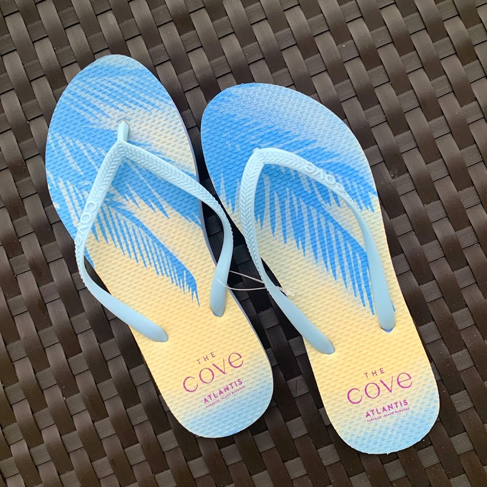 NEW! The Cove Atlantis Paradise Island Bahamas flip flop blue size 8